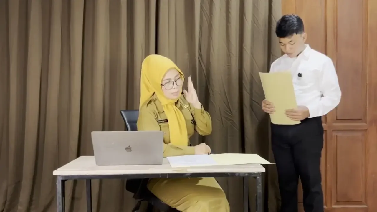 Mom Itha PNS Binal Menggoda Bawahan poster